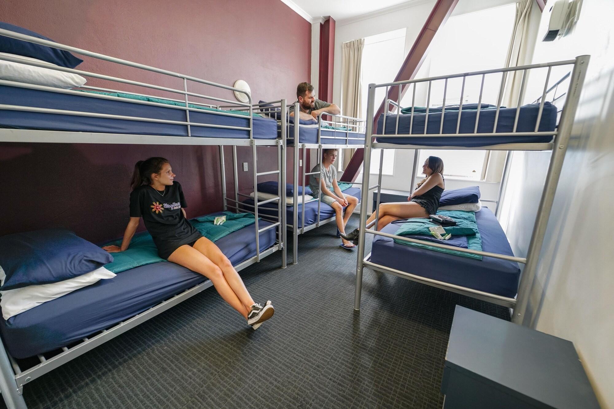 노마드 캐피탈 백팩커스 - 웰링턴 호스텔 외부 사진 A typical room at the Victoria International Youth Hostel